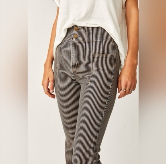 We The Free Jayde Railroad Flare Jeans - Picture 2 of 8